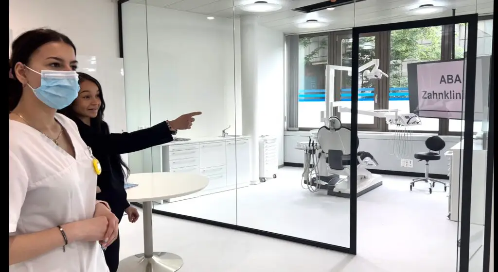 Behandlungszimmer der ABA Aeschenplatz Zahnklinik